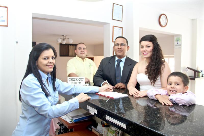 Hotel Prado 34 West Μπουκαραμάνγκα Εξωτερικό φωτογραφία